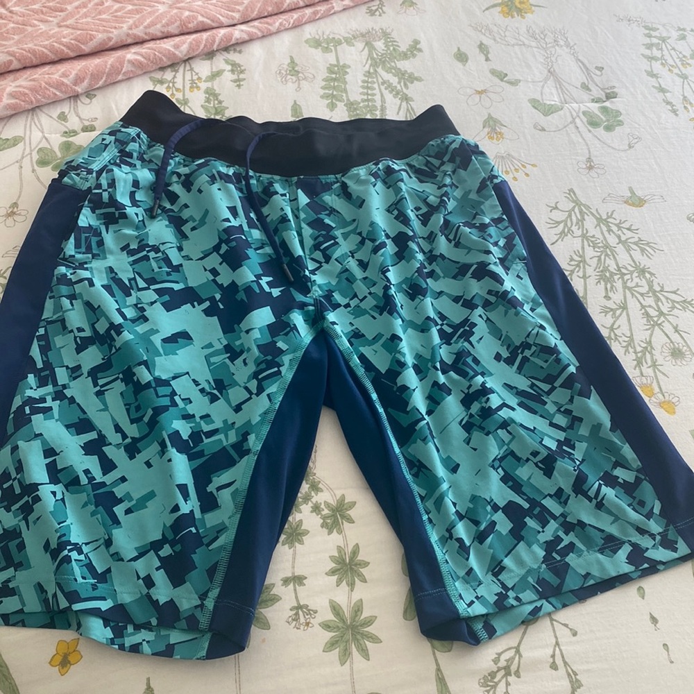 LULULEMON Mens Blue Green Block Geometric Print Core 11” Shorts